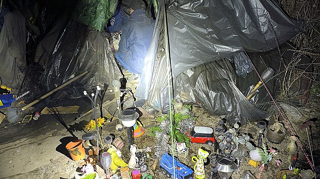 V provizorn�m stanu u vojensk�ho leti�t� v Praze-Kbel�ch �ili partne�i s mal�mi d�tmi (10. b�ezna 2023)