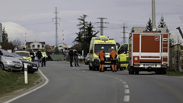 Majitel domu, kter� ��ady na��dily zbourat, vylezl 12. b�ezna 2026 na st�echu. Na m�sto dorazili policist�, hasi�i i z�chran��i.