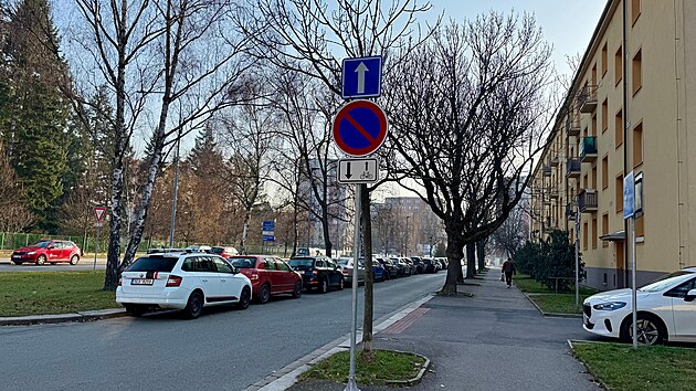 P��jezd do Pichlovy ulice od ulice Rokycanova a Bo�eny Vikov�-Kun�tick�, odkud plat� vjezd do jednosm�rky. (11. b�ezna 2026)