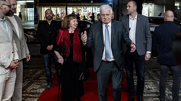 B�val� �esk� prezident V�clav Klaus s man�elkou L�vi� Klausovou na slavnostn� premi��e dokumentu L�via. (12. b�ezna 2026)