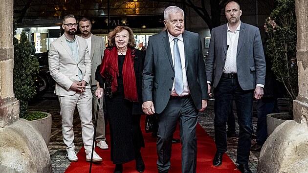B�val� �esk� prezident V�clav Klaus s man�elkou L�vi� Klausovou na slavnostn� premi��e dokumentu L�via. (12. b�ezna 2026)