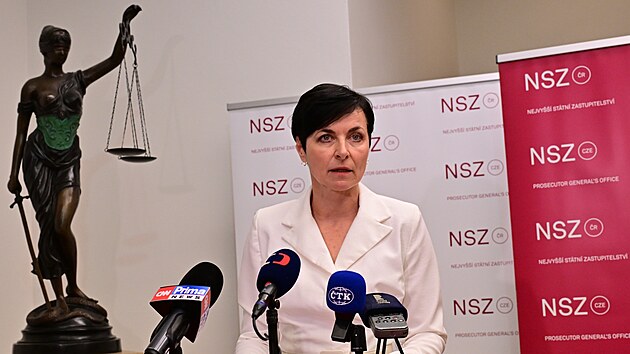 Nejvy��� st�tn� z�stupkyn� Lenka Brad��ov� na mimo��dn�m tiskov�m briefingu Nejvy���ho st�tn�ho zastupitelstv� k objasn�n� postupu v takzvan� bitcoinov� kauze. (16. b�ezna 2026)