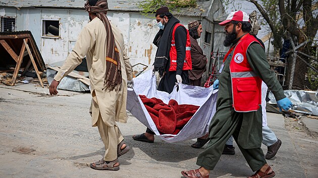 P��slu�n�ci �erven�ho p�lm�s�ce po p�kist�nsk�m �toku na nemocnici v K�bulu (17. b�ezna 2026)