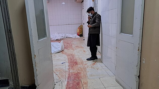 N�sledky p�kist�nsk�ho �toku na nemocnici v K�bulu (17. b�ezna 2026)