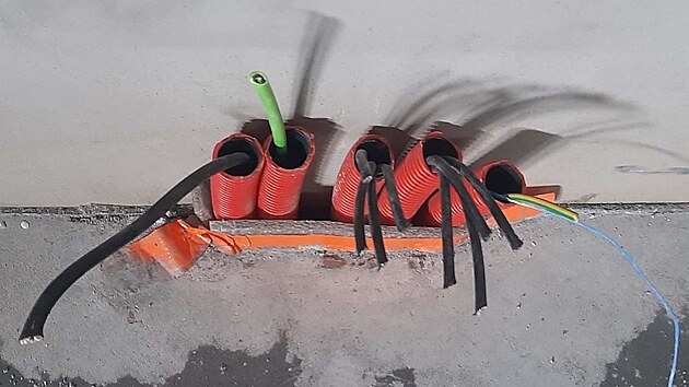 Zlod�j kabel� se stal postrachem obce K�elov-B�uchot�n na Olomoucku, hojn� se zam��oval na staveni�t�.