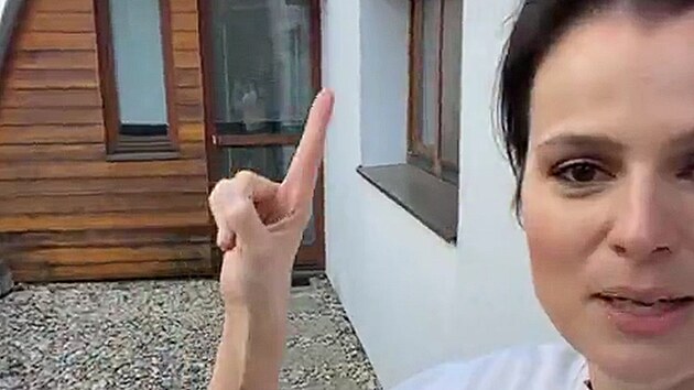 Ornella Koktov� uk�zala v �iv�m vys�l�n� na Instagramu d�m. Na sn�mku pokoj syna Quentina s vlastn�m vchodem. (16. b�ezna 2026)