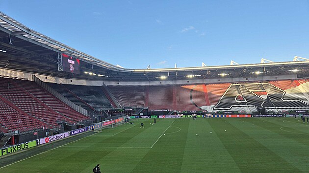 Brank��i Sparty na tr�ninku p�ed osmifin�le Konferen�n� ligy s Alkmaarem. Peter...