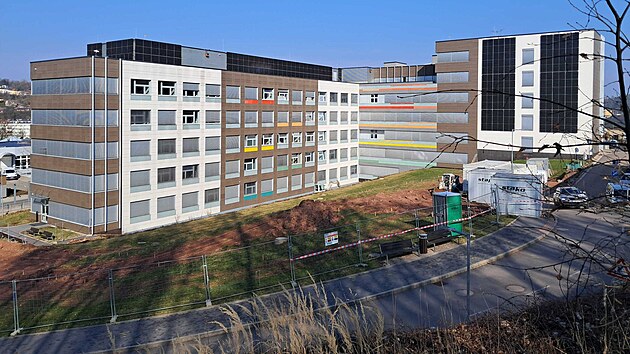 L��ebnou zahradu postav� Oblastn� nemocnice v N�chod� nad nov�mi pavilony a nad rehabilitac�.