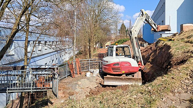 L��ebnou zahradu postav� Oblastn� nemocnice v N�chod� nad nov�mi pavilony a nad rehabilitac�.