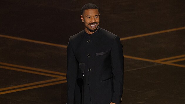 Michael B. Jordan si vychutn�v� potlesk za Oscara pro nejlep��ho herce v hlavn� roli (15. b�ezna 2026).