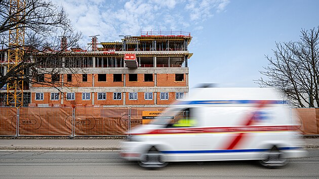 Stavba pavilonu chirurgick�ch obor� v hradeck� fakultn� nemocnici (10. b�ezna 2026)