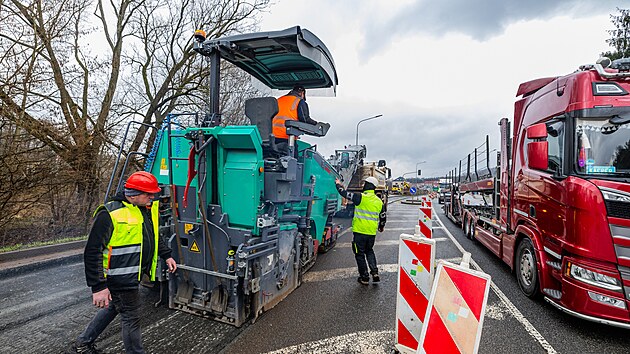 V N�chod� u Albertu na hlavn�m tahu do Polska za�ala p�estavba okru�n� k�i�ovatky. (16. b�ezna 2026)