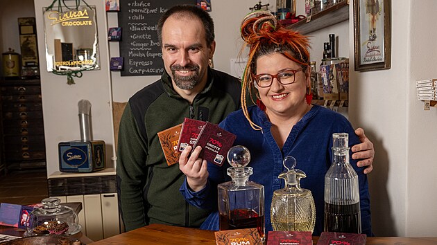 Man�el� Barto�ovi navazuj� na tradici kutnohorsk� �okol�dovny Lidka. Ocen�n� dobroty v�ak vyrobili podle vlastn�ch receptur.