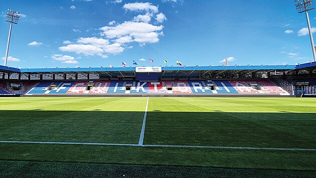 Pohled na stadion od hlavn� tribuny.