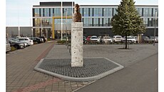 Plzeň odhal�­ sochu ředitele dopravn�­ho podniku a průkopn�­ka trolejbusů Mlynař�­ka