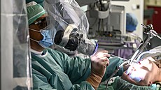 Ústecká nemocnice využ�­vá pro zákroky v ORL př�­stroj s vysokým rozlišen�­m
