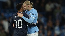 Kylian Mbappe a Erling Haaland po zápase.