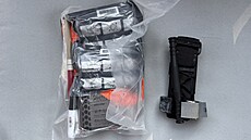 Taktická osobní lékárni�ka IFAK (Individual First Aid Kit). Záchraná� Petr ji...