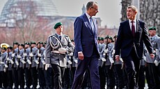 �eský premiér Andrej Babi� a n�mecký kanclé� Friedrich Merz v Berlín� (10....