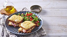 Croque monsieur sendvi� s be�amelem