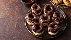 V�ne�ky s vanilkovým krémem a pa�í�skou �leha�kou