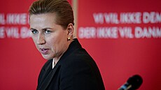 Dánská premiérka Mette Frederiksenová p�edstavuje návrh sociálních demokrat� v...
