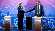Kandidáti na post p�edsedy vlády Mette Frederiksenová (vlevo) a Troels Lund...