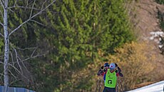 Sou�ástí para biatlonu je spolupráce parasportovce a vodi�e. Na snímku je vít�z...