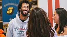 Daniel Ricciardo se po ukon�ení kariéry v�nuje své módní zna�ce Enchanté. Je...