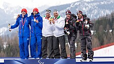 Vít�zové alpské superkombinace. Zleva Neil Simpson a Robert Poth, Giacomo...