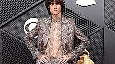 Glamrockový styl zvolil zp�vák Sombr, který dorazil v lesklém outfitu italské...