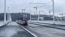 Zku�ební test tramvaje na novém Dvoreckém most� v Praze. (12. b�ezna 2026)