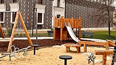 Nové d�tské h�i�t� na nám�stí Ji�ího z Pod�brad v Praze (b�ezen 2026)