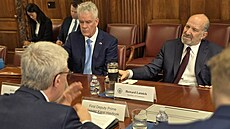 Vicepremiér Karel Havlí�ek ve Washingtonu jednal s americkým ministrem obchodu...