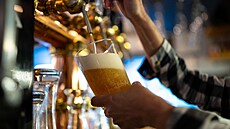 Na papí�e minimální mzda, zbytek bokem - v gastronomii stále b�ná praxe