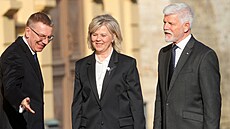 Loty�ský prezident Edgars Rinkévi�s, �eský prezident Petr Pavel a první dáma...