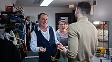 P�ED PREMIÉROU. Vtipné dáre�ky pobavily principála Tomá�e Votta, Vladimíru...