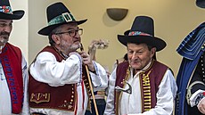 Poslanci pot�etí oblékli kroje v rámci Dne lidových kroj� s tradi�ním pr�vodem...