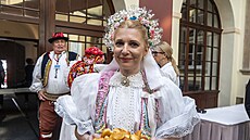 Poslanci pot�etí oblékli kroje v rámci Dne lidových kroj� s tradi�ním pr�vodem...