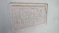 Úplně na počátku tu byla textilní továrna Emericha Dítěte, první budovu tu...