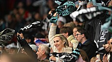 Fanou�ci Karlových Var� se radují z gólu Vítkovicím.