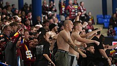 Fanou�ci Sparty b�hem zápasu s Kladnem.