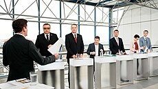Nový po�ad Debata �T, na snímku zleva moderátor Luká� Dolanský, Ji�í Barták...