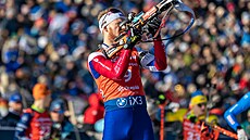 Vít�zslav Hornig na st�elnici b�hem stíhacího závodu v Otepää