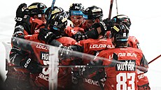 Spar�an�tí hokejisté se radují z vít�zného gólu v prodlou�ení rozhodujícího...