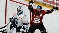 Spar�anský úto�ník Michal �epík se raduje z vít�zného gólu Filipa Chlapíka...