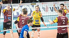 Radost libereckých volejbalist� v utkání proti Benátkám nad Jizerou