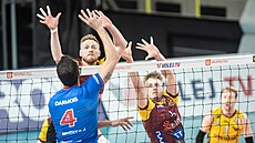 Libere�tí Michal Kri�ko a �t�pán Svoboda u sít� proti Arthuru Darmoisovi z...