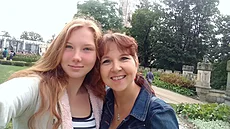 T�iapadesátiletá Dana z ji�ních �ech bojuje se záke�ným nádorem na mozku....