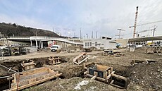 Na vyúst�ní Dvoreckého mostu v Praze 5 vznikne �park lamp�. Jeho autorem je...